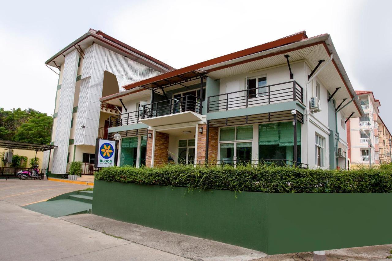 Oyo 1053 Bloom Guest House Chiang Mai Exterior photo